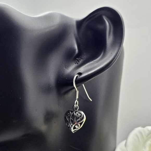 ❤️ CLASSIC HEART EARRINGS - Picture 3 of 6